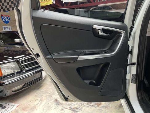 Used 2016 Volvo XC60 T6 Platinum AWD/4WD image 27