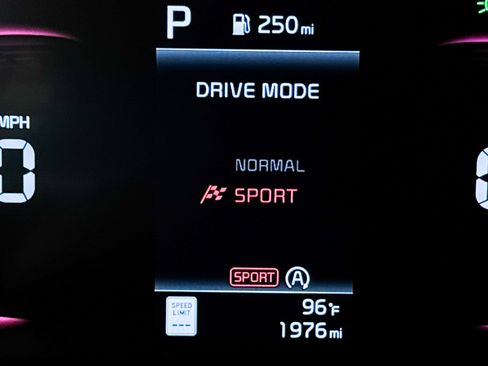 Used 2025 Kia Soul LX FWD image 9