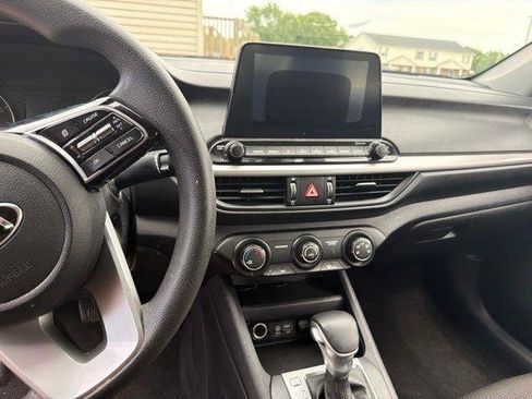 Used 2020 Kia Forte LXS FWD image 6
