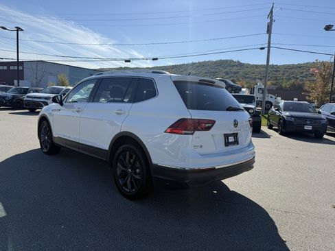 Certified 2022 Volkswagen Tiguan SE image 5