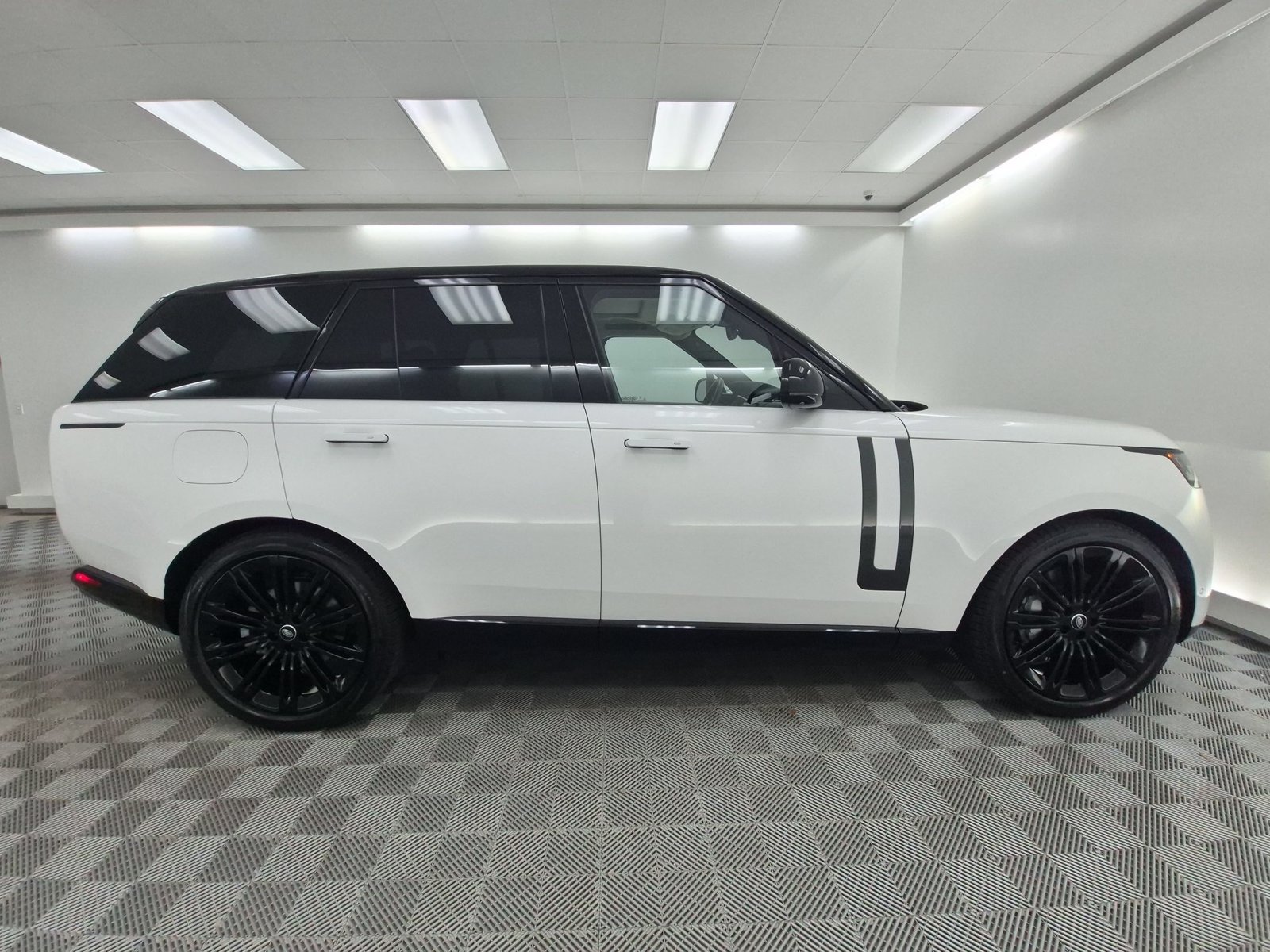 Used 2024 Land Rover Range Rover SE AWD/4WD image 8