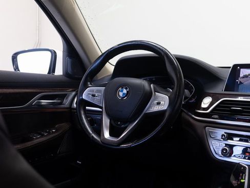 Used 2021 BMW 740i w/ Premium Package RWD image 29