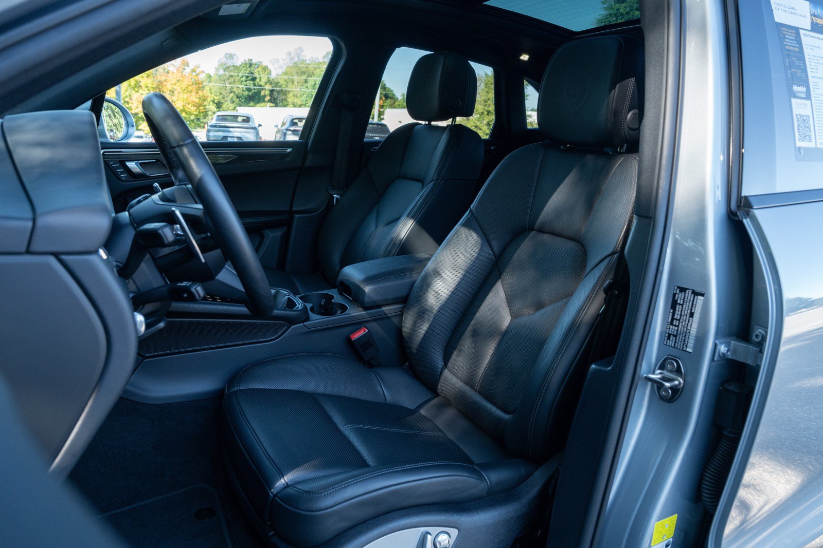 Certified 2026 Porsche Macan AWD/4WD image 5
