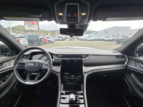 New 2025 Jeep Grand Cherokee Overland w/ Luxury Tech Group IV AWD/4WD image 15