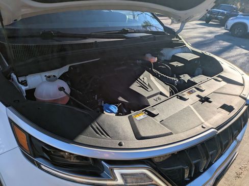 Used 2024 Kia Carnival EX image 37