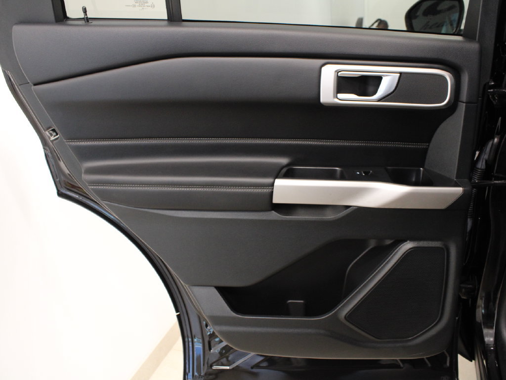 Used 2023 Ford Explorer XLT RWD image 28