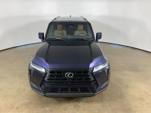 Used 2024 Lexus GX 550 w/ Cold Area Package AWD/4WD image 4