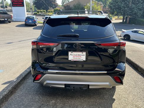 Certified 2024 Toyota Highlander Platinum AWD/4WD image 5