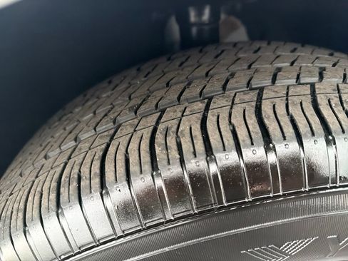 Used 2022 Chrysler Voyager LX image 26