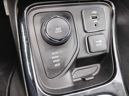 Used 2018 Jeep Compass Latitude w/ Popular Equipment Group image 12