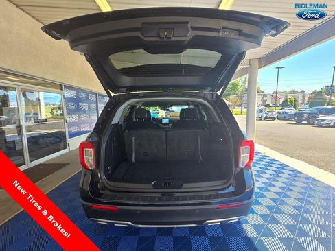 Used 2022 Ford Explorer XLT w/ Equipment Group 202A image 7