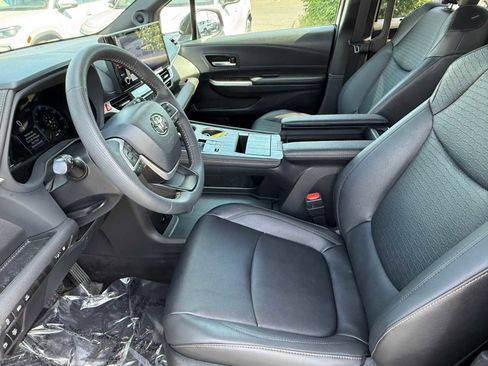 Used 2025 Toyota Sienna XLE Woodland Edition AWD/4WD image 14