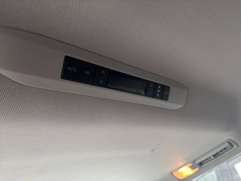 Used 2025 Toyota Sienna XLE FWD image 22