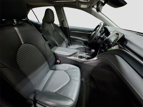 Used 2023 Toyota Camry SE image 31