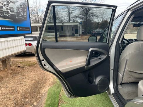 Used 2011 Toyota RAV4 4WD w/ Base L4 Extra Value Pkg image 15