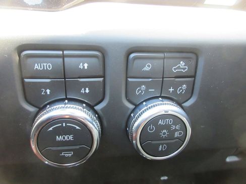 New 2026 GMC Sierra 3500 Denali Ultimate AWD/4WD image 17