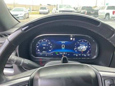 Used 2023 Chevrolet Suburban Premier w/ Advanced Technology Package image 16