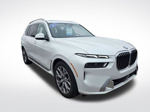 Used 2025 BMW X7 xDrive40i AWD/4WD image 3