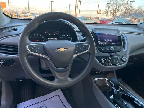 Used 2022 Chevrolet Malibu LT image 13