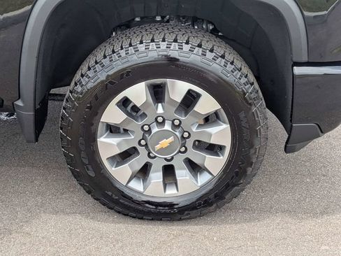 Used 2025 Chevrolet Silverado 2500 Custom AWD/4WD image 11