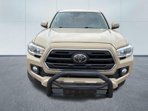 Used 2018 Toyota Tacoma SR5 AWD/4WD image 6