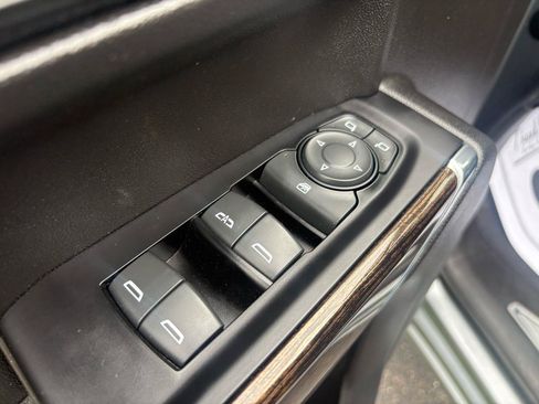Used 2020 GMC Sierra 1500 Elevation w/ Elevation Value Package AWD/4WD image 9