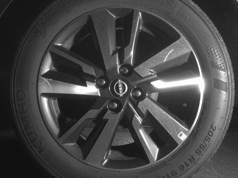 Used 2025 Nissan Versa SV image 14