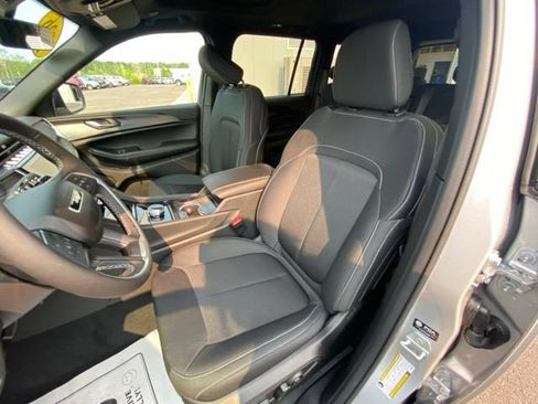 Used 2026 Jeep Grand Cherokee Laredo X AWD/4WD image 9