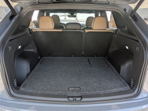 Used 2024 Volkswagen Atlas Cross Sport SE w/ Panoramic Sunroof Package image 17