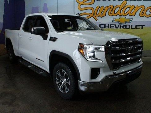 Used 2021 GMC Sierra 1500 SLE image 2