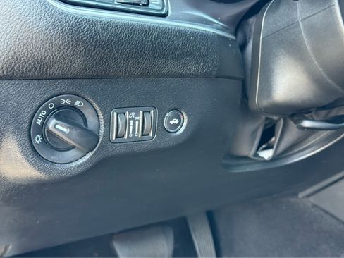 Used 2022 Dodge Challenger SXT RWD image 13