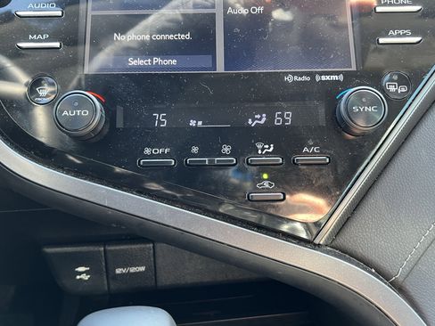 Used 2019 Toyota Camry XSE image 30