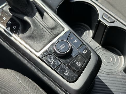 Used 2025 Kia Sportage LX image 25