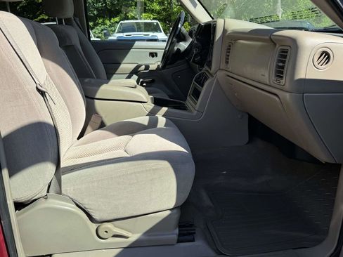 Used 2006 Chevrolet Silverado 1500 LT w/ Onstar Plus Package AWD/4WD image 13