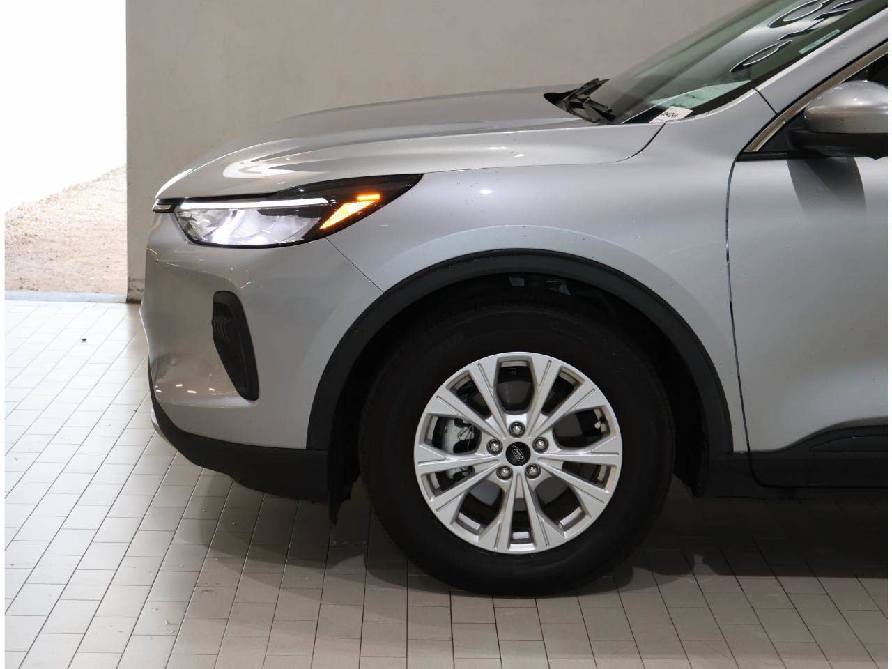 Used 2023 Ford Escape Active w/ Tech Pack #2 FWD image 4