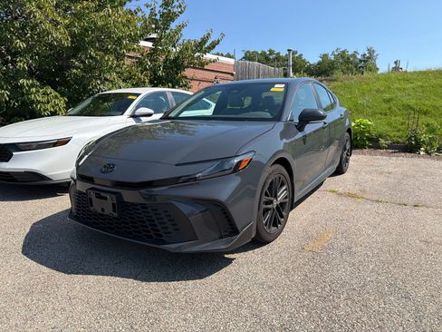 Used 2025 Toyota Camry SE AWD/4WD image 8