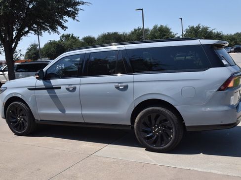 New 2025 Lincoln Navigator L Reserve w/ Jet Appearance Package image 10