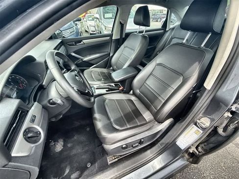 Used 2022 Volkswagen Passat 2.0T SE image 14