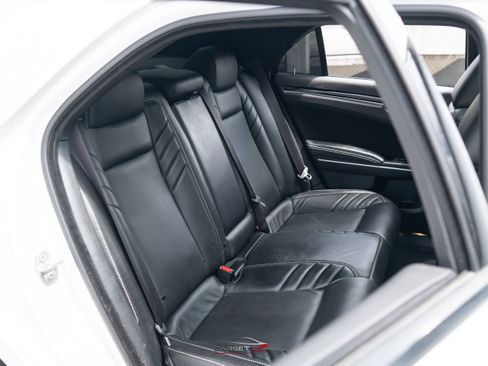 Used 2023 Chrysler 300 C RWD image 15