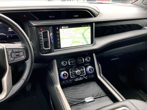 Used 2024 GMC Yukon XL Denali image 6