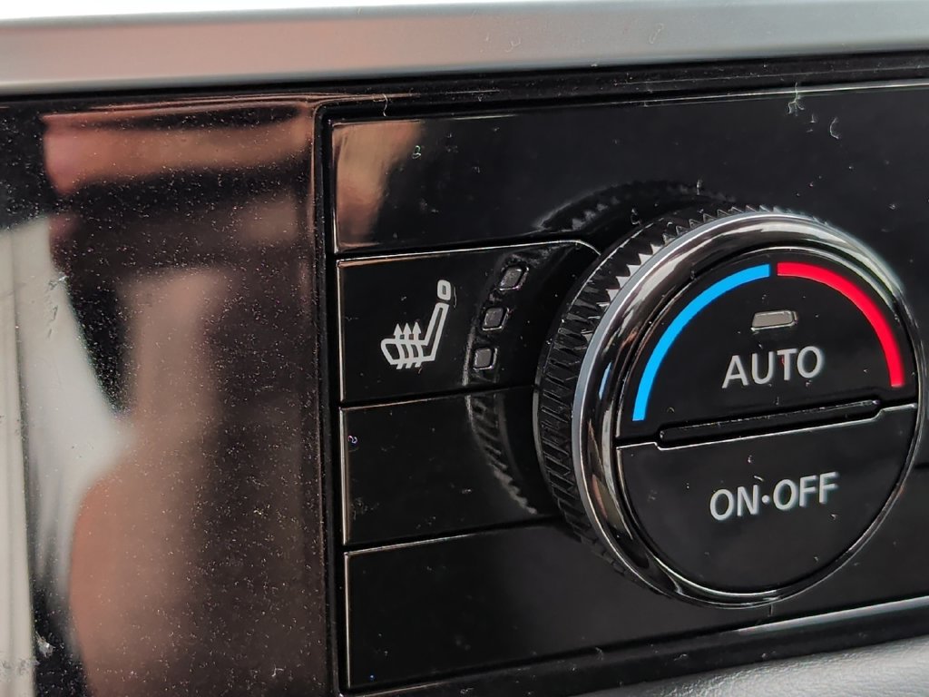 Used 2024 Nissan Pathfinder SV AWD/4WD image 27
