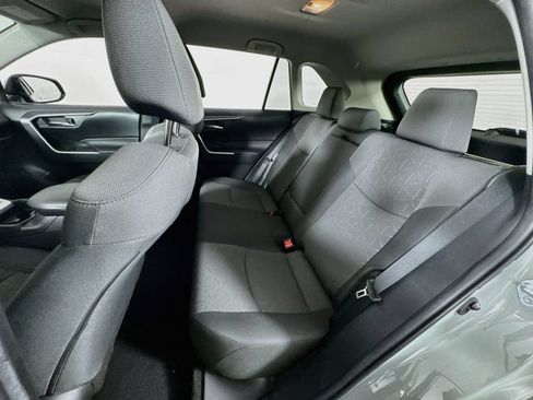 Used 2021 Toyota RAV4 XLE w/ XLE Grade Weather Package AWD/4WD image 17