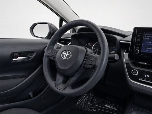 Used 2021 Toyota Corolla LE FWD image 30