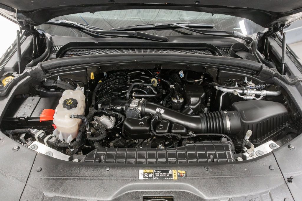 Used 2023 Jeep Grand Cherokee Limited AWD/4WD image 3