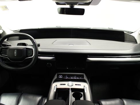 Used 2025 Lincoln Navigator Reserve image 25