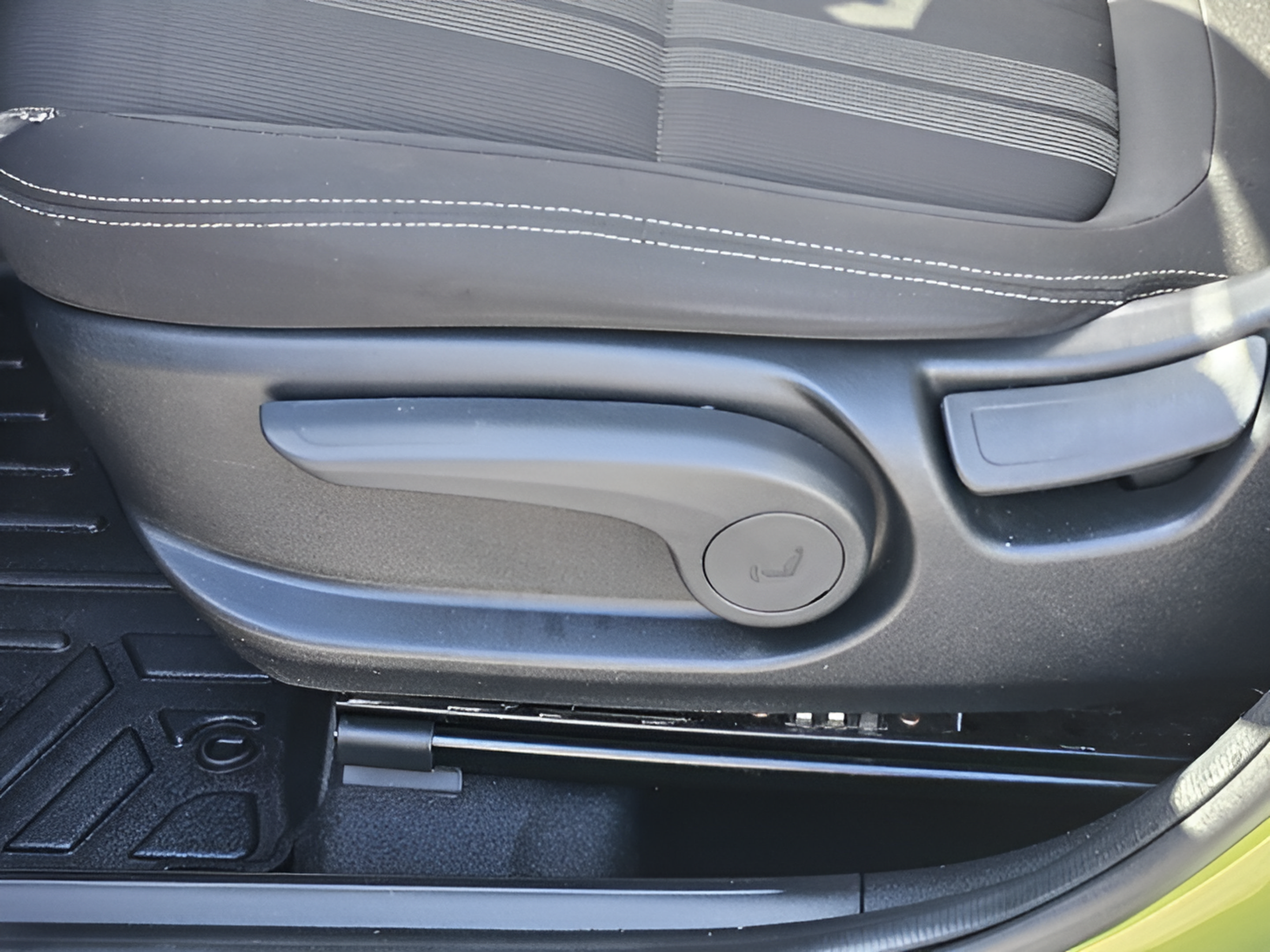 Used 2020 Hyundai Venue SEL w/ Convenience Package FWD image 9