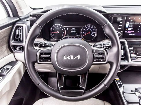 Used 2023 Kia Sorento EX image 19