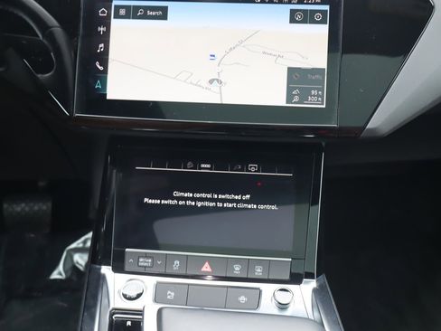 Used 2022 Audi e-tron Premium image 11
