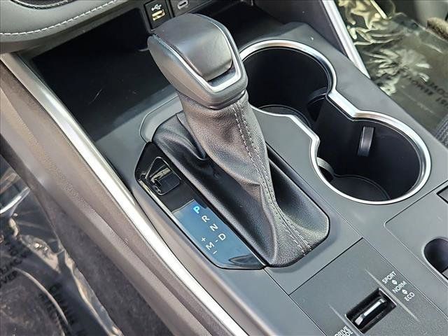 Used 2025 Toyota Highlander LE FWD image 18