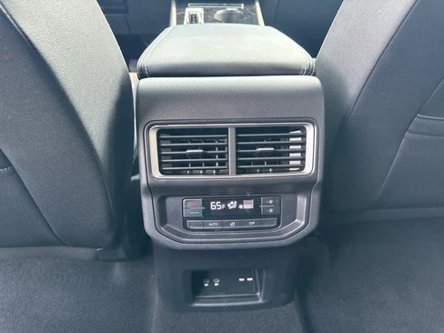 Used 2025 Volkswagen Atlas SE image 28